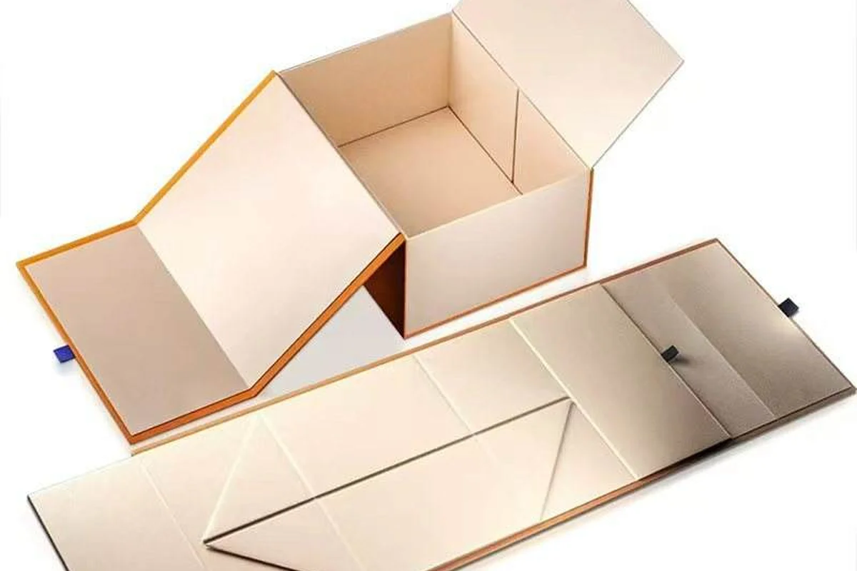 Rigid cosmetic box with fitted insert holding a skincare jar