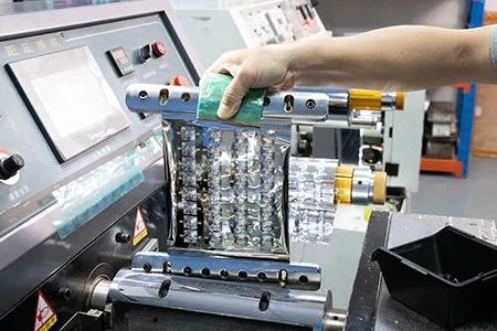 Quality inspection of hologram labels